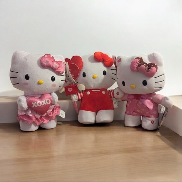 Hello Kitty Be Mine XOXO Valentine’s Day Plush Side Steppers Greeter Bundle - Picture 1 of 8